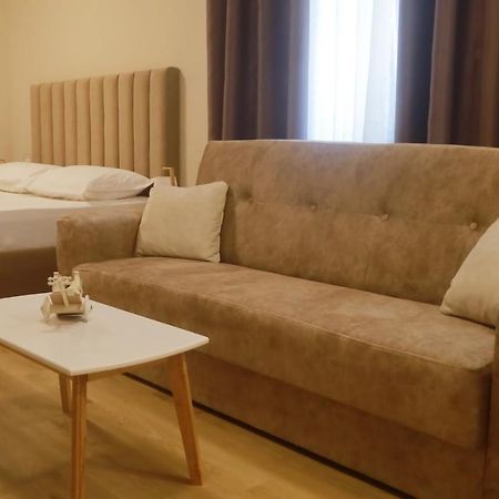 Bruno'S Apartment Тирана Экстерьер фото